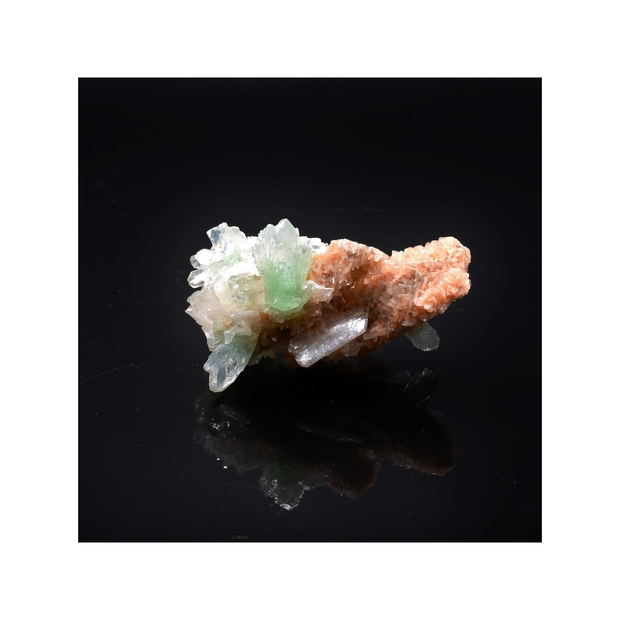 Stilbite, green apophyllite and heulandite - Nashik, Maharashtra, India