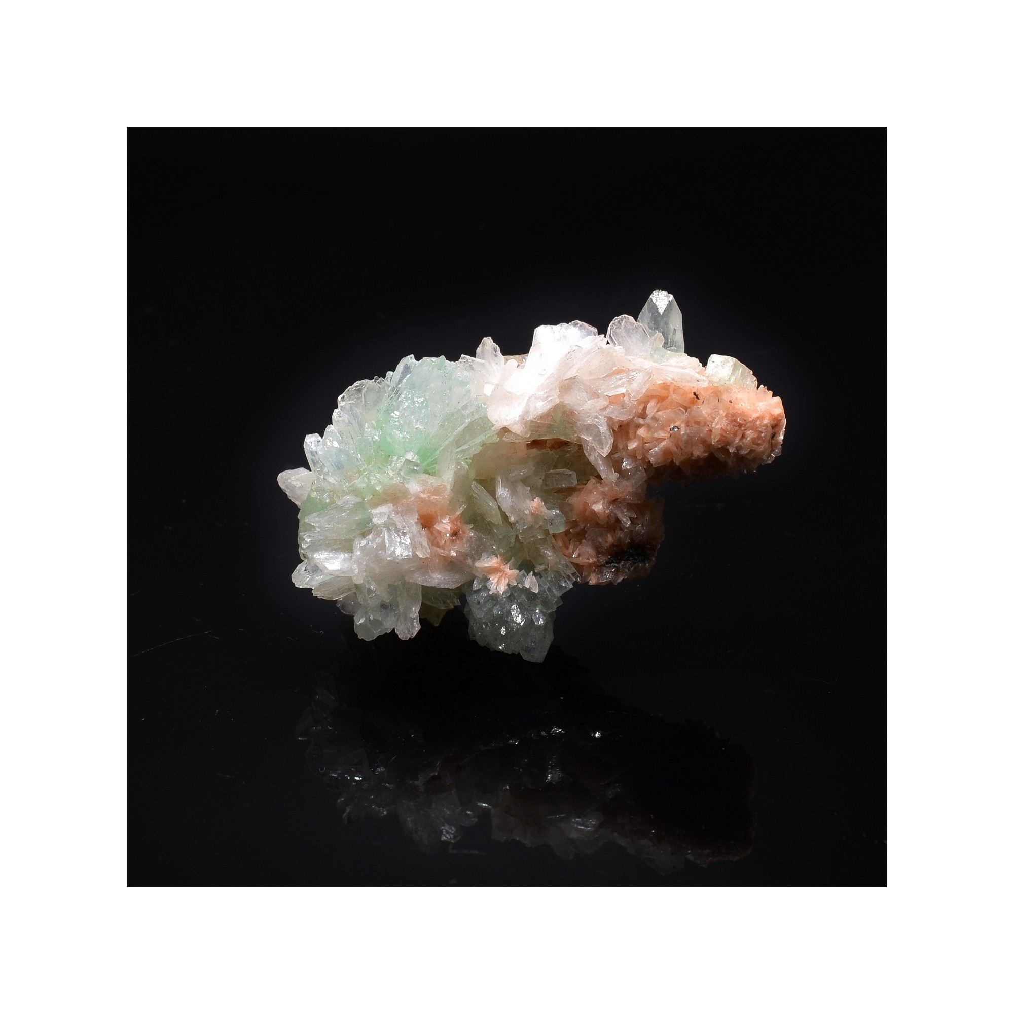 Stilbite, green apophyllite and heulandite - Nashik, Maharashtra, India