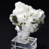 Epidote et quartz, Le Pelvat, Hautes-Alpes, France.