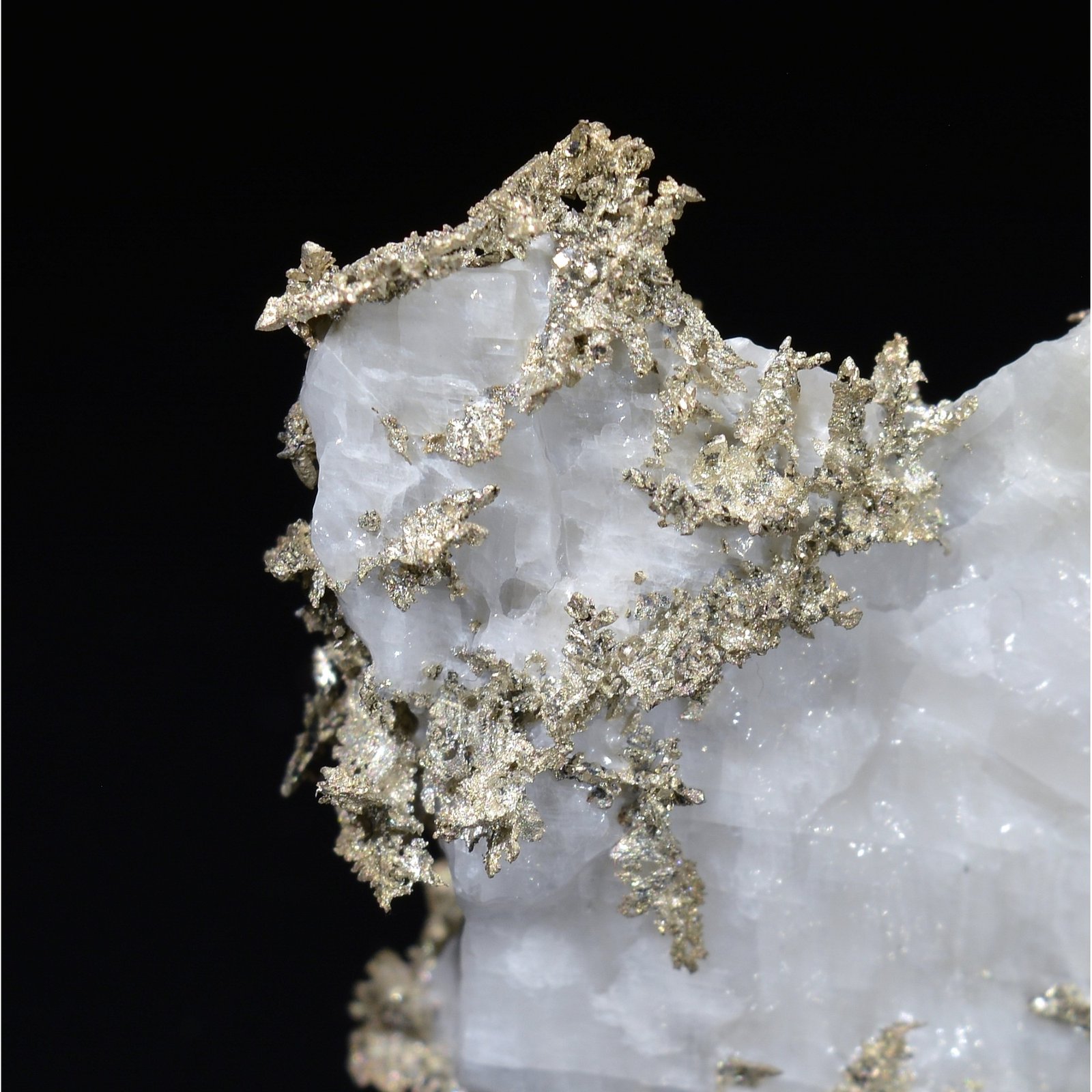 Argent natif sur calcite, Mine Bouismas, Bou Azzer, Maroc