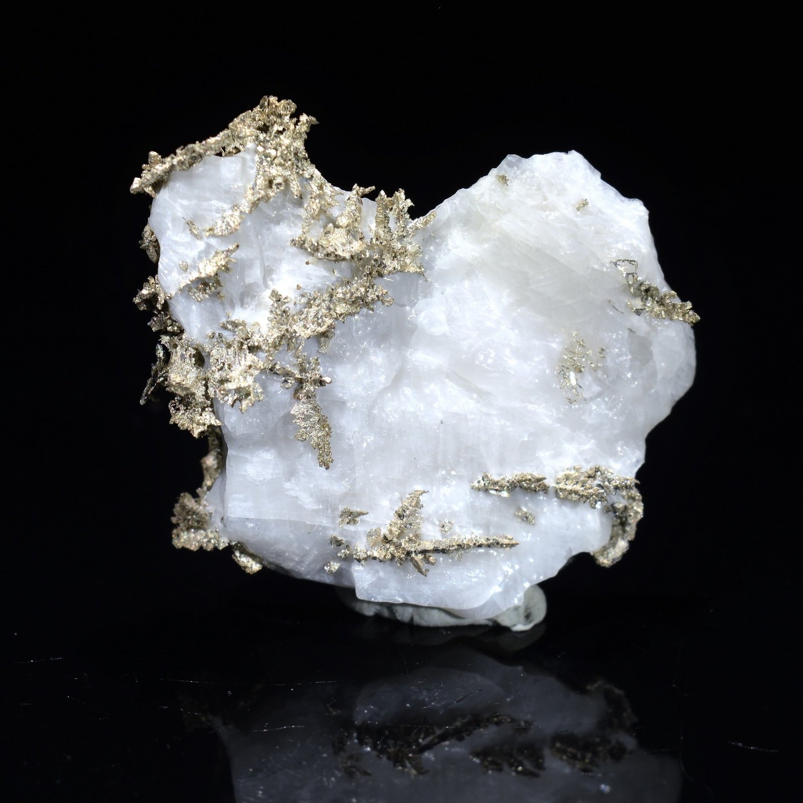 Argent natif sur calcite, Mine Bouismas, Bou Azzer, Maroc