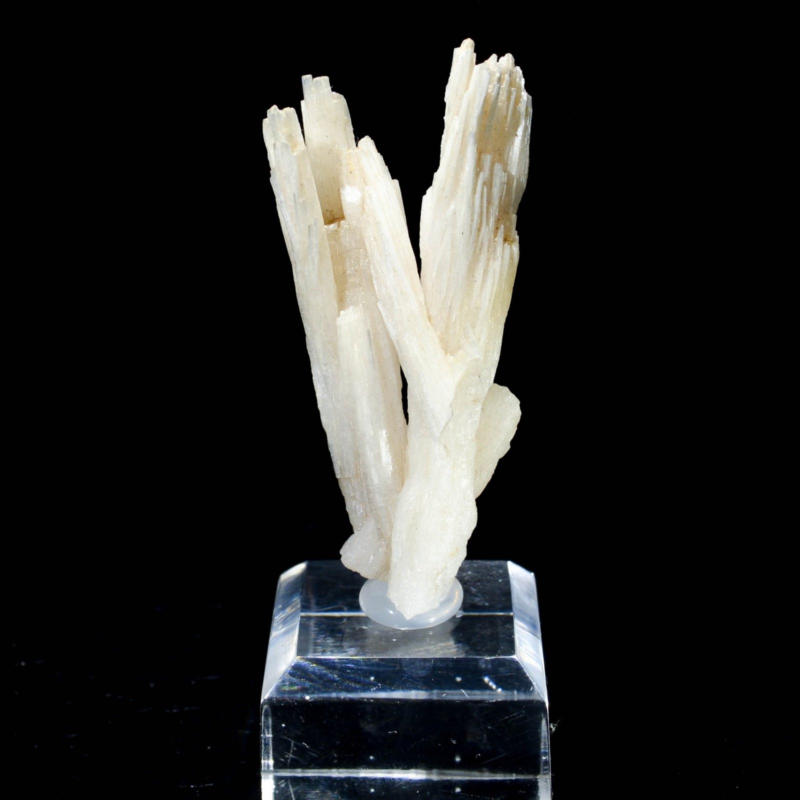 Cerussite - Mine de Lescure, Mayres, Ardèche, France