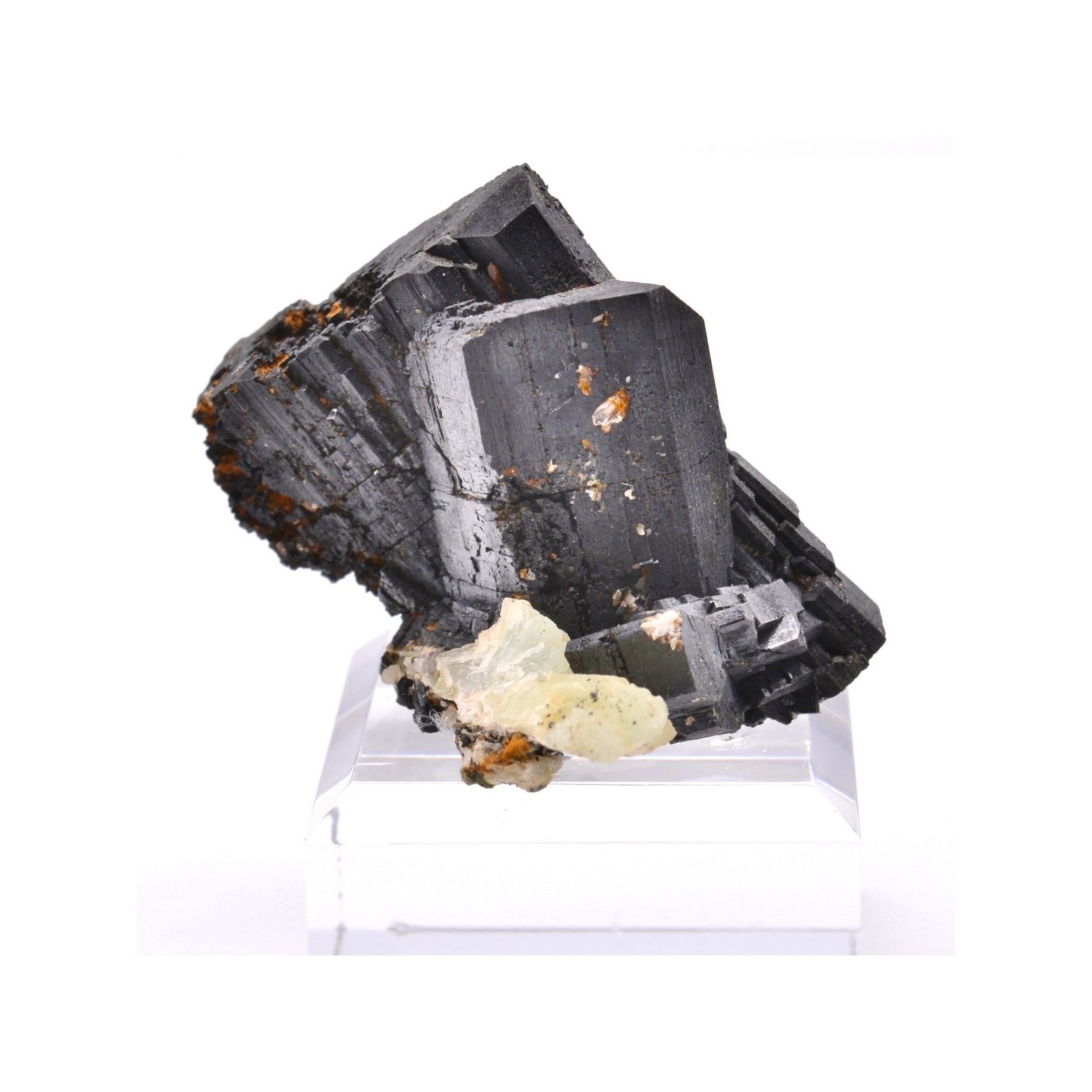 Babingtonite - Comté de Meigu, Liangshan, Province du Sichuan, Chine.