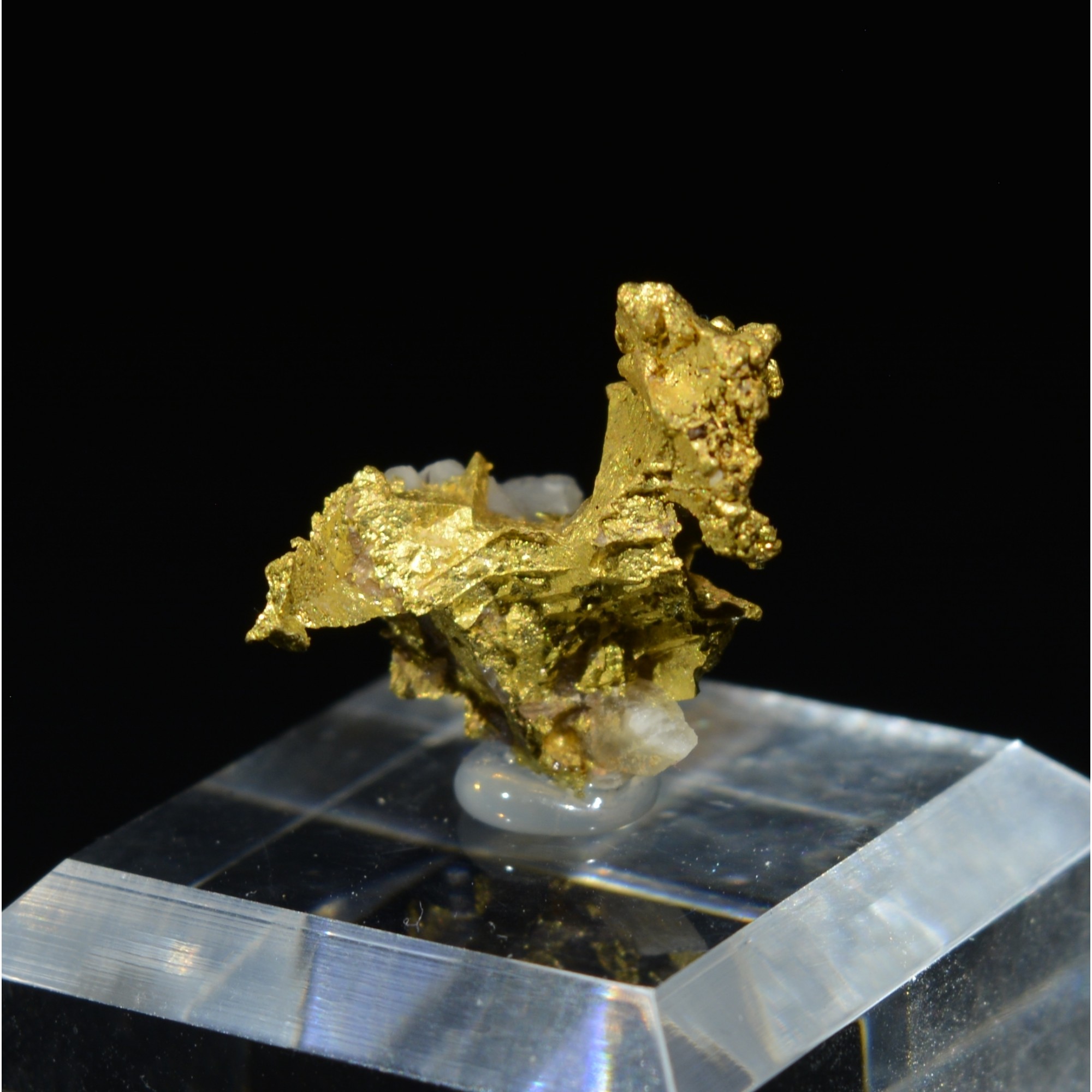 Native gold on quartz - Morbihan, France