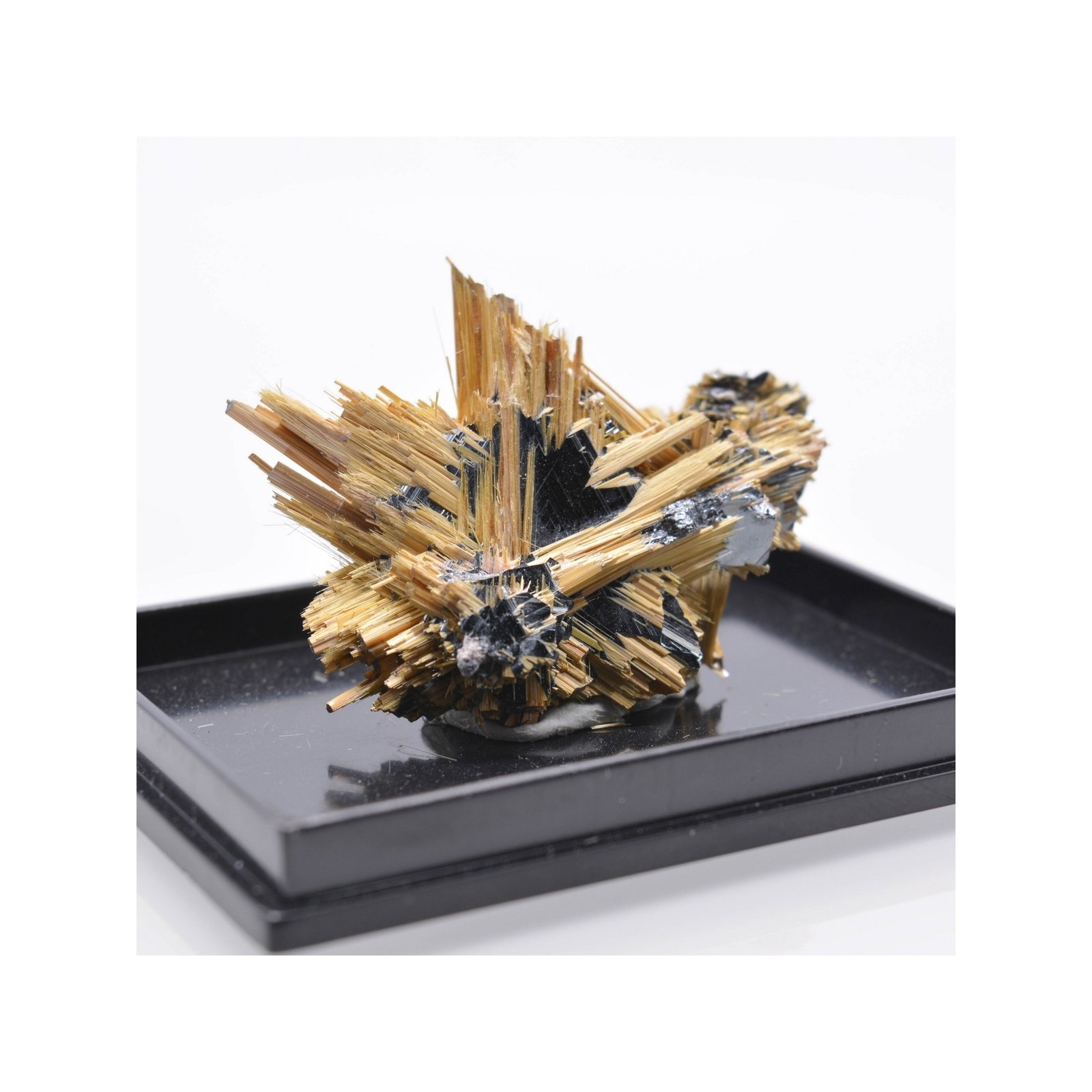 Rutile and hematite - Novo Horizonte, Bahia, Brazil