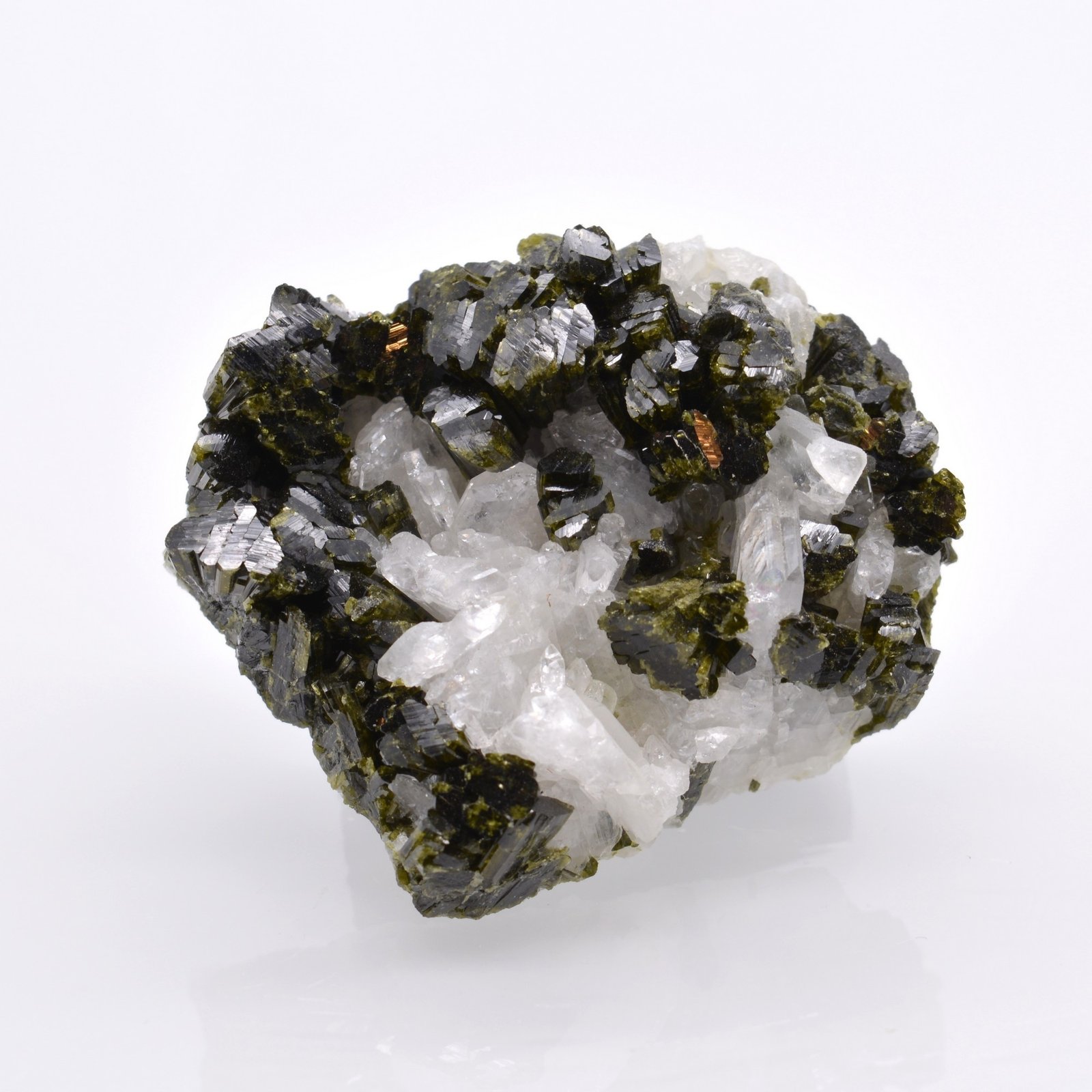 Epidote et albite - Tête des Toilies, Hautes-Alpes, France