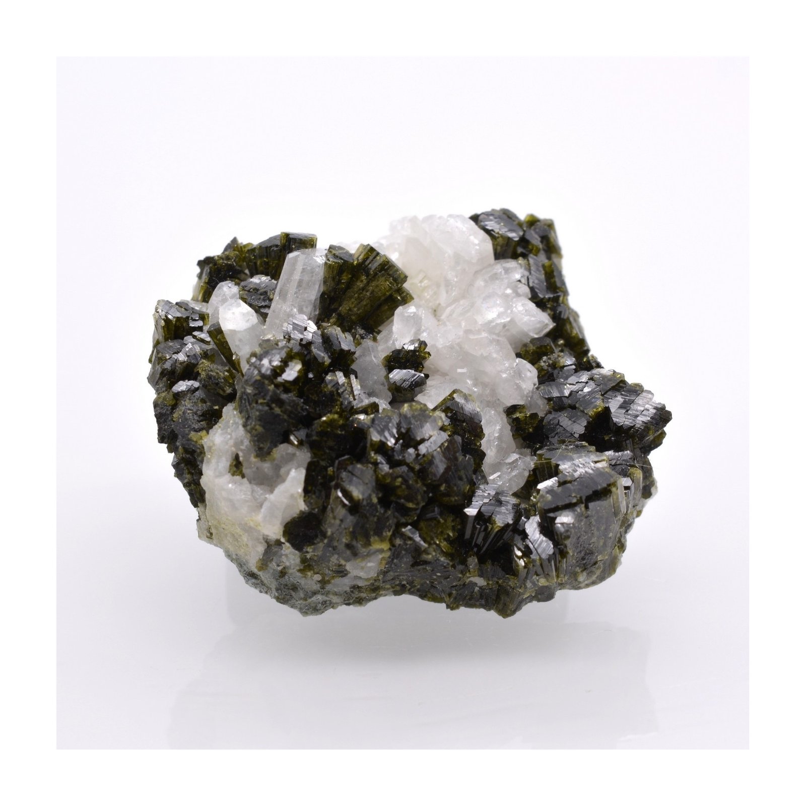 Epidote et albite - Tête des Toilies, Hautes-Alpes, France