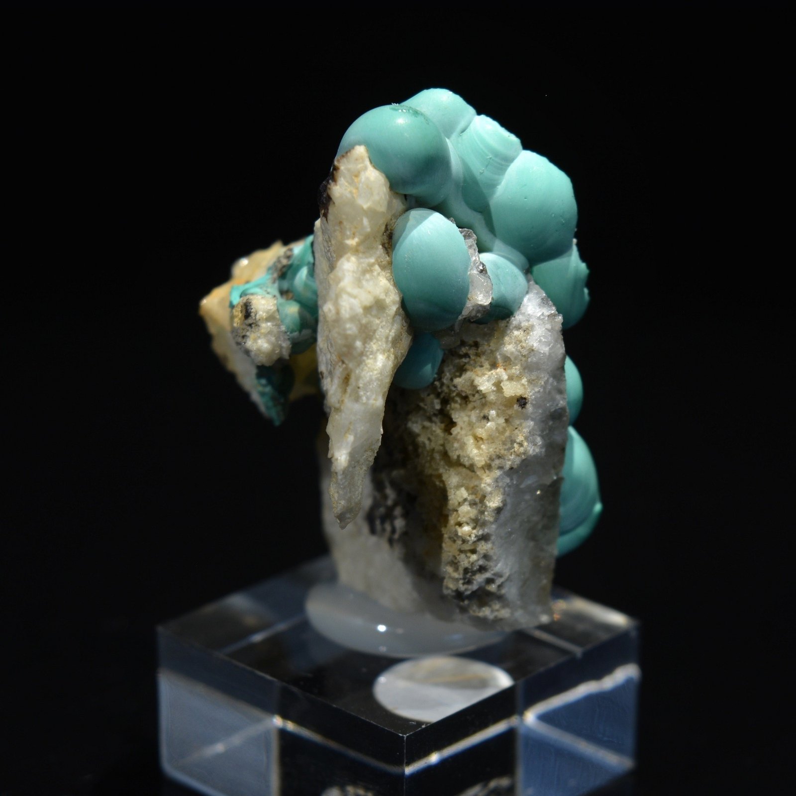 Malachite sur quartz - Bouque-Payrol, Aveyron, France